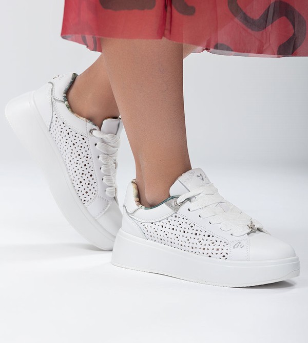 Anekke White Spotted Shoes | MWA-624531